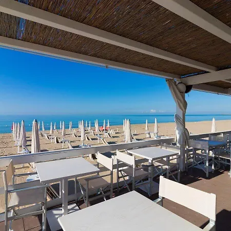 Hotel Club Ravezzo 4*